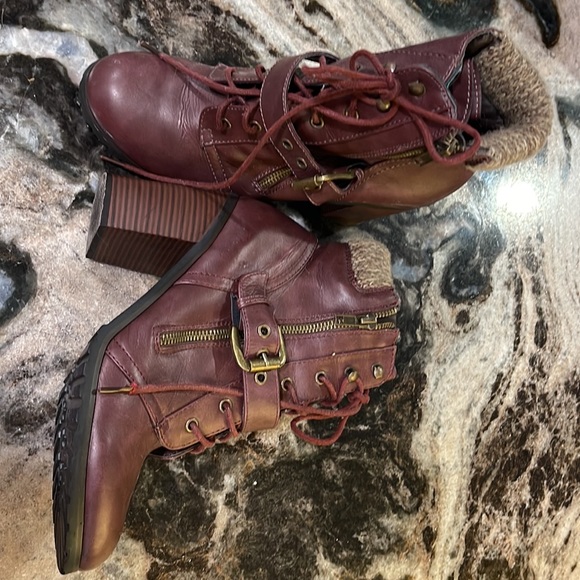 Just Fab Burgundy Ankle Boots - Picture 3 of 6